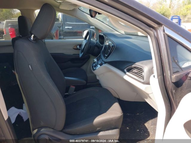 2C4RC1DG5HR708659 Chrysler Pacifica Touring