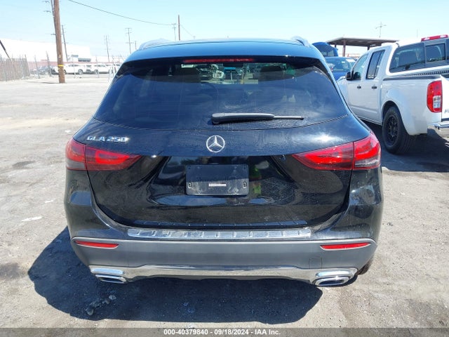 W1N4N4GB8MJ272404 Mercedes-Benz GLA 250