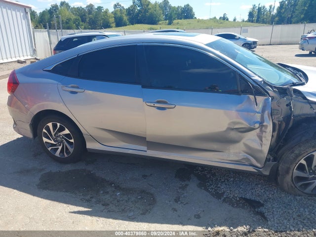 Honda CIVIC EX 2018 2HGFC2F75JH592981 Image 18