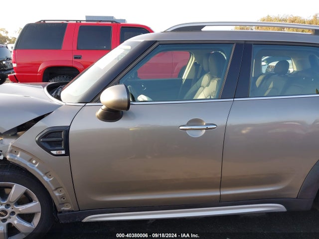 Mini Countryman Cooper 2017 WMZYS7C31H3E06541 Image 14