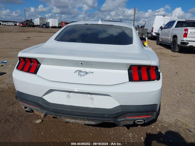 Ford Mustang Ecoboost Fastback 2024 1FA6P8THXR5121453 Image 16