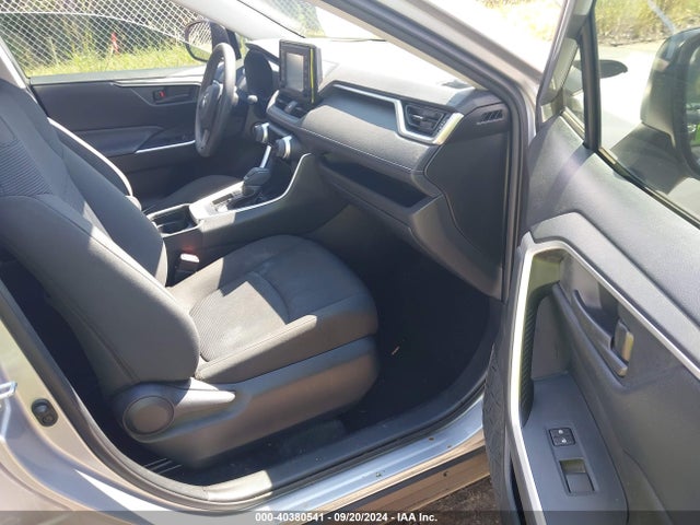 Toyota RAV4 LE 2019 JTMH1RFV0KD032014 Image 5