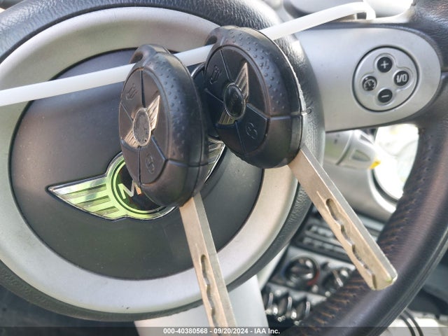 2005 MINI COOPER S WMWRH33485TK55272 Photo 10