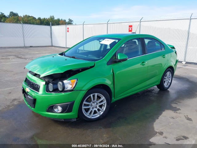 Chevrolet Sonic Lt Auto 2015 1G1JC5SG5F4125671 Image 2