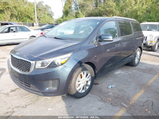 KIA SEDONA LX 2016 KNDMB5C15G6129422 Image 2