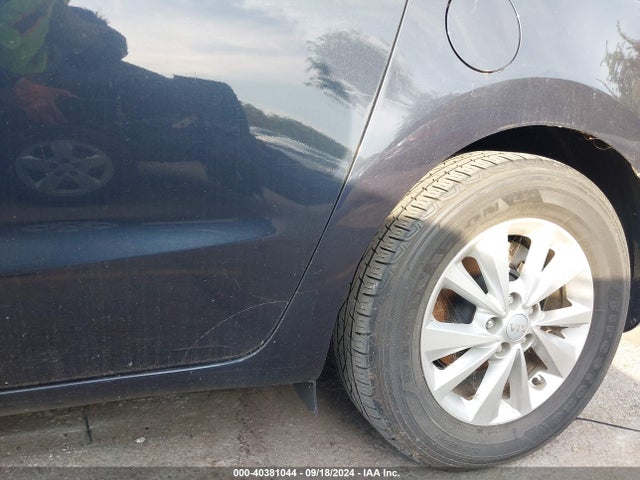 KIA SEDONA LX 2016 KNDMB5C15G6129422 Image 6