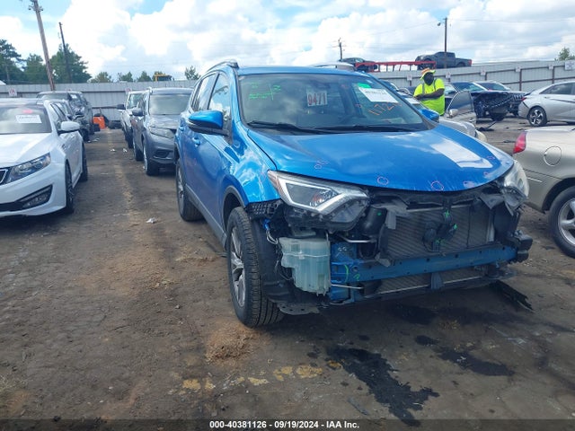Toyota Rav4 Xle 2017 JTMWFREV9HJ117275 Image 1