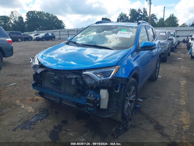 Toyota Rav4 Xle 2017 JTMWFREV9HJ117275 Image 2