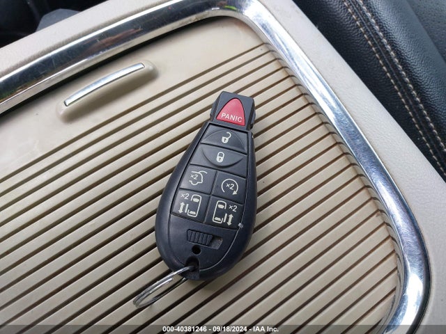 2C4RC1CG2GR120329 Chrysler Town & Country Touring-l Anniversary Edition