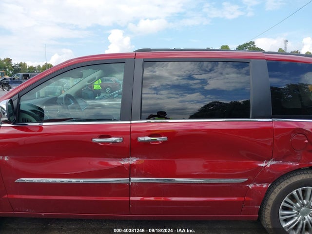 2C4RC1CG2GR120329 Chrysler Town & Country Touring-l Anniversary Edition