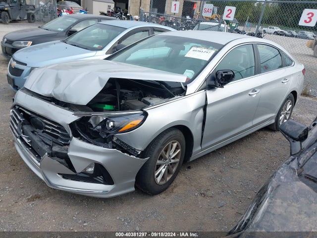 Hyundai SONATA SE 2018 5NPE24AF1JH695085 Image 2