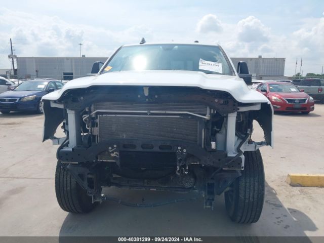 3C6UR5HJ8RG139584 RAM 2500 Tradesman  4x4 8' Box