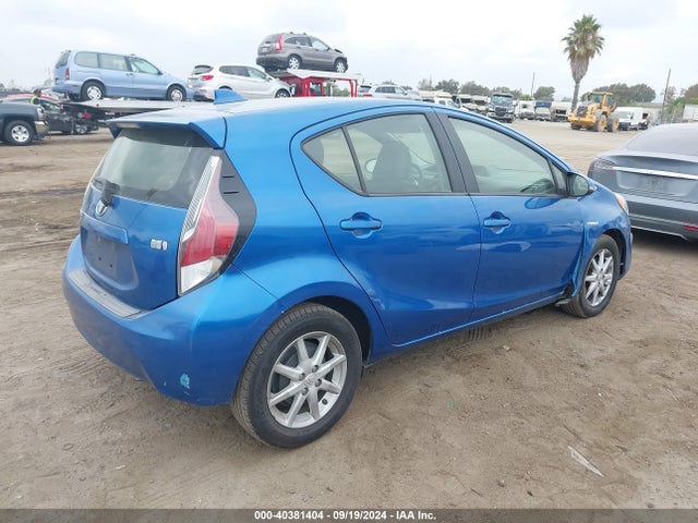 Toyota Prius C Four 2015 JTDKDTB36F1094216 Image 4
