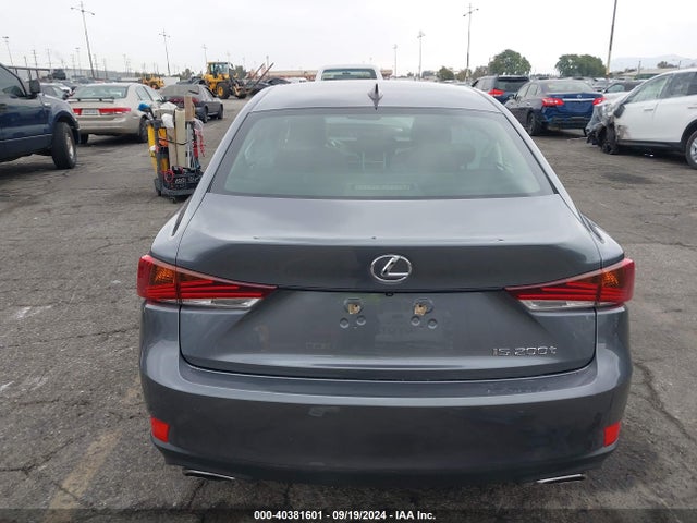 Lexus IS 200T 2017 JTHBA1D29H5040131 Image 16
