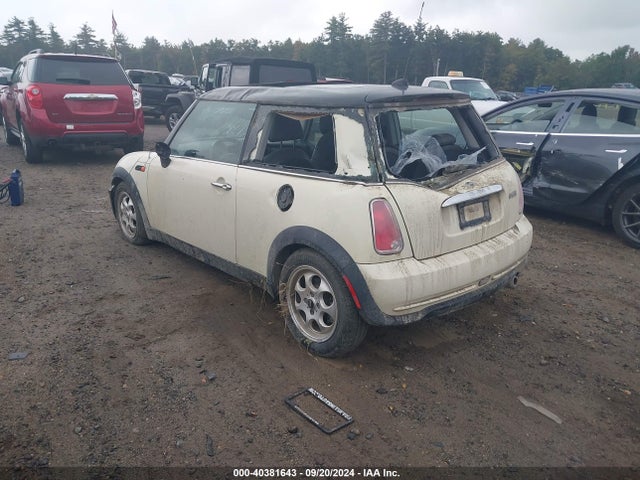 2005 MINI COOPER WMWRC33405TJ65774 Photo 2