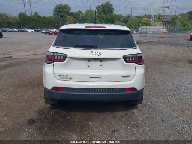 3C4NJDBB5JT434962 Jeep Compass Latitude 4x4