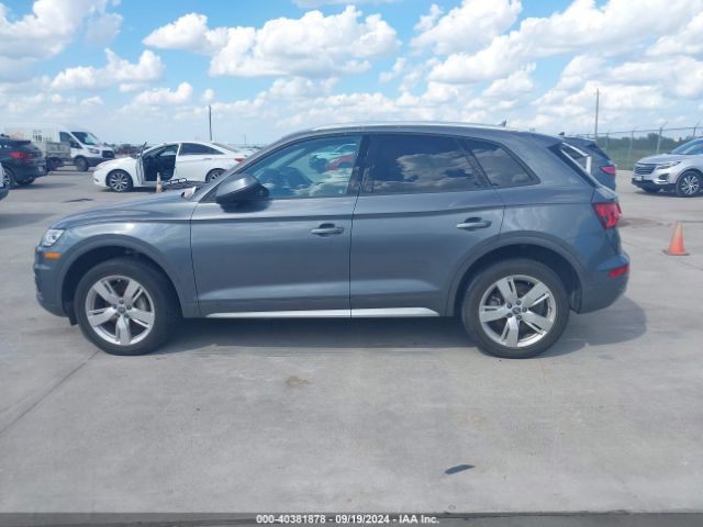 WA1ANAFY3J2012989 Audi Q5 2.0t Premium/2.0t Tech Premium