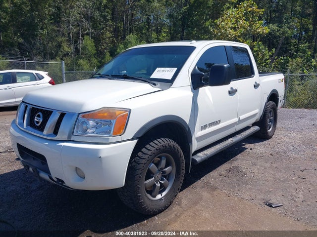 Nissan Titan Pro-4x 2014 1N6BA0EC5EN502146 Image 2
