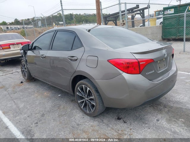 Toyota COROLLA SE 2018 5YFBURHE5JP819434 Image 3
