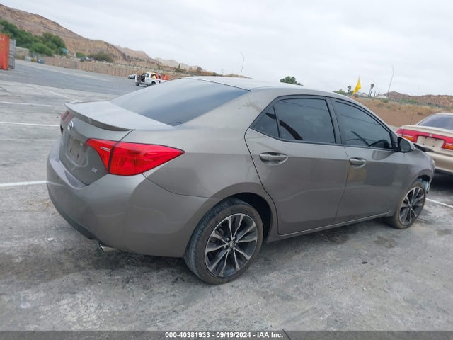 Toyota COROLLA SE 2018 5YFBURHE5JP819434 Image 4