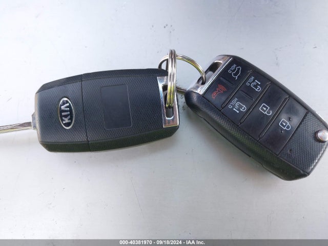 KIA SEDONA LX 2016 KNDMB5C15G6094414 Image 11