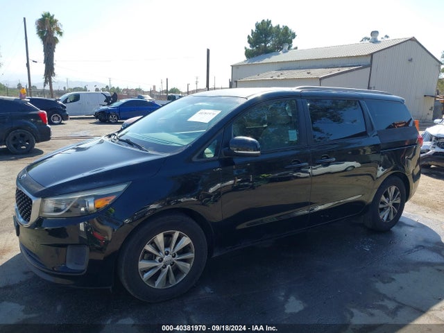 KIA SEDONA LX 2016 KNDMB5C15G6094414 Image 2
