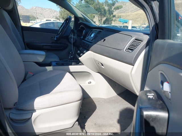 KIA SEDONA LX 2016 KNDMB5C15G6094414 Image 5