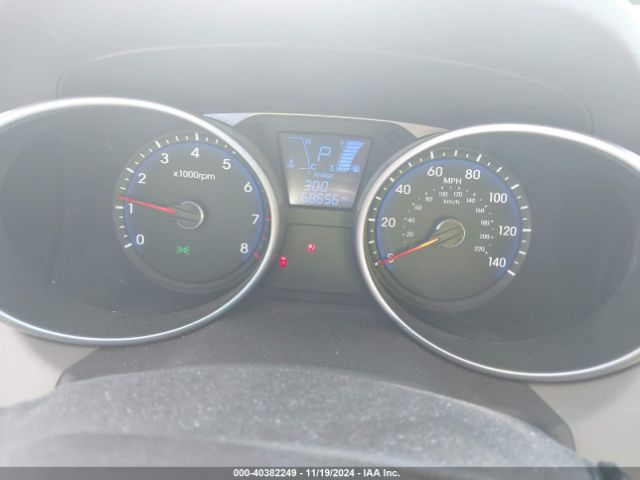 KM8JT3AF5FU001822 Hyundai TUCSON GLS