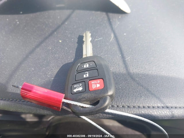 Toyota COROLLA LE 2016 5YFBURHE5GP556399 Image 11