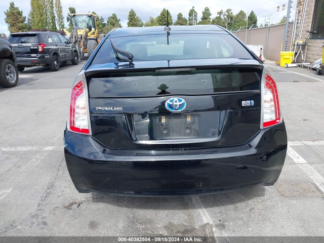 Toyota Prius Three 2014 JTDKN3DU9E1765394 Image 17