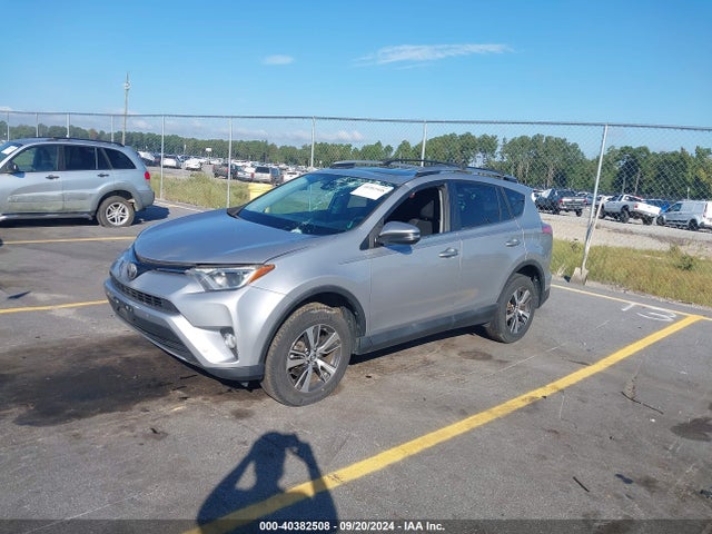 Toyota Rav4 Xle 2017 2T3RFREV1HW561779 Image 2
