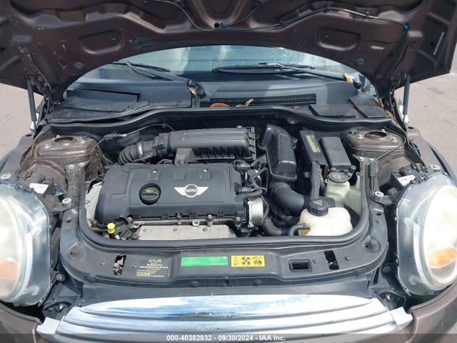 2010 MINI COOPER CLUBMAN WMWML3C56ATX36603 Photo 9