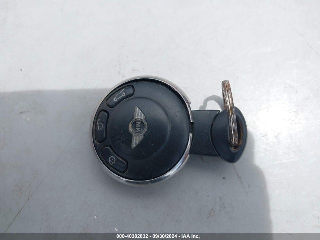 2010 MINI COOPER CLUBMAN WMWML3C56ATX36603 Photo 10