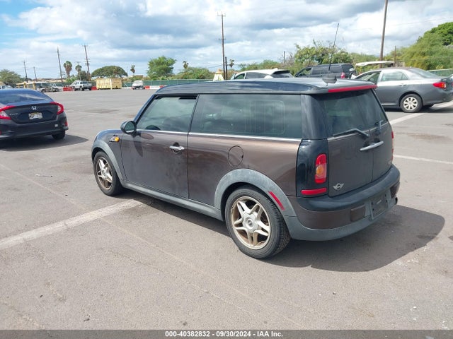 2010 MINI COOPER CLUBMAN WMWML3C56ATX36603 Photo 2