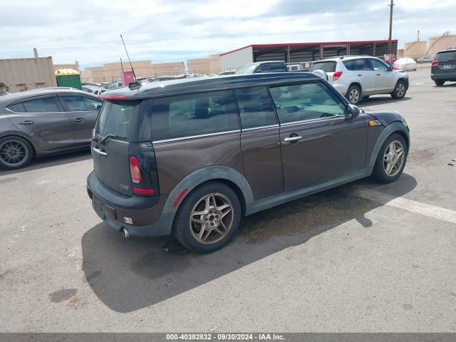 2010 MINI COOPER CLUBMAN WMWML3C56ATX36603 Photo 3