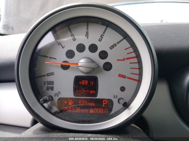 2010 MINI COOPER CLUBMAN WMWML3C56ATX36603 Photo 6