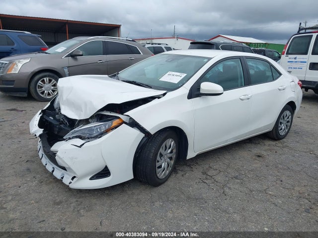 Toyota COROLLA LE 2017 2T1BURHE3HC808703 Image 2