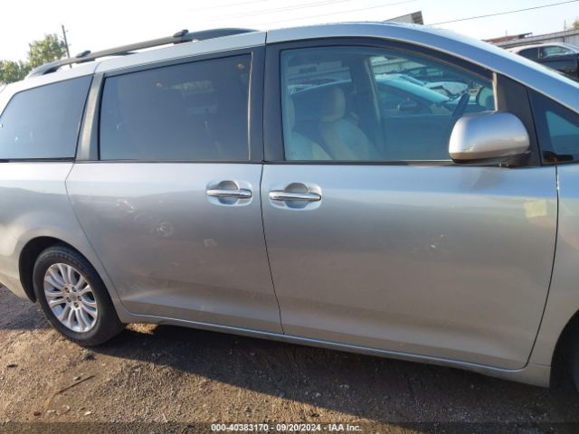 5TDYK3DC0FS635664 Toyota Sienna Xle Premium 8 Passenger