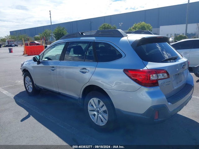 Subaru Outback 2.5i Premium 2018 4S4BSAFC6J3382279 Image 3