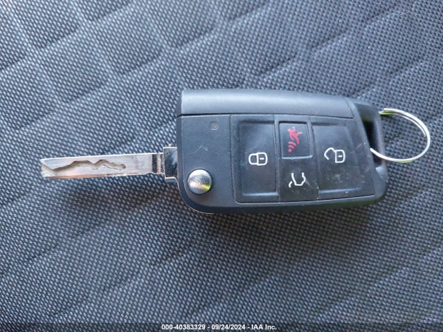3VV0B7AX9LM013928 Volkswagen Tiguan 2.0t S