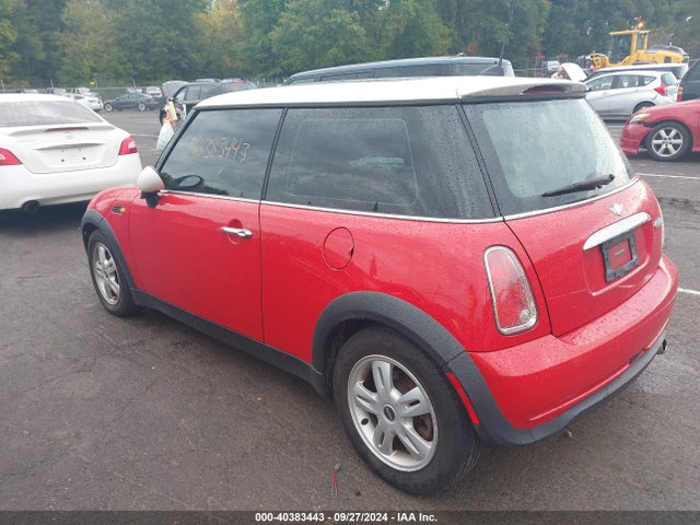 2006 MINI COOPER WMWRC33526TK17576 Photo 2