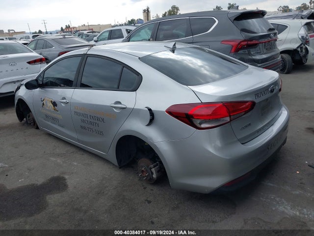 KIA FORTE LX 2018 3KPFL4A70JE255664 Image 3