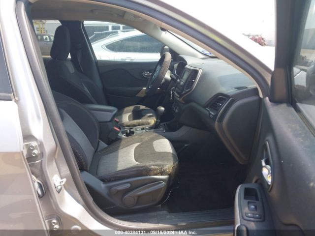 1C4PJLCB4JD542349 Jeep Cherokee Latitude Fwd