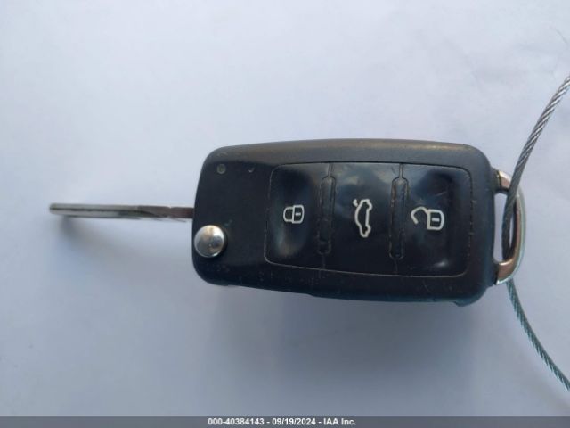1VWAT7A35GC012826 Volkswagen Passat 1.8t S