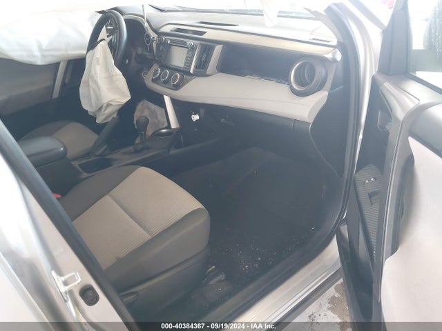 Toyota RAV4 LE 2014 JTMBFREV2ED050026 Image 5