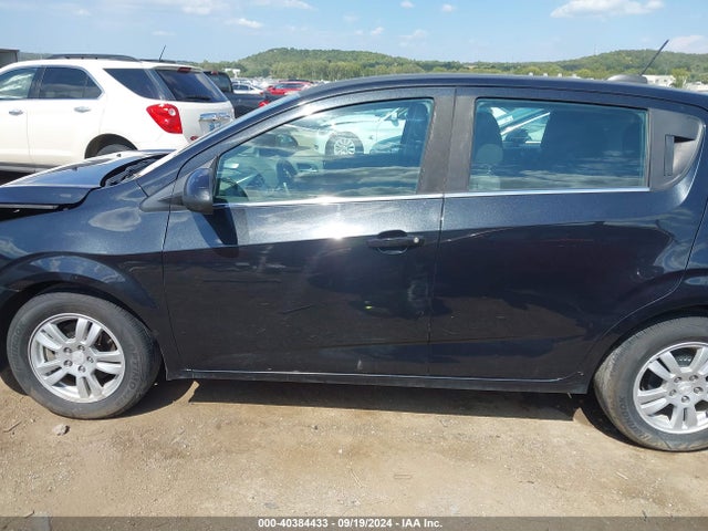 1G1JC6SH3F4210779 Chevrolet Sonic Lt Auto