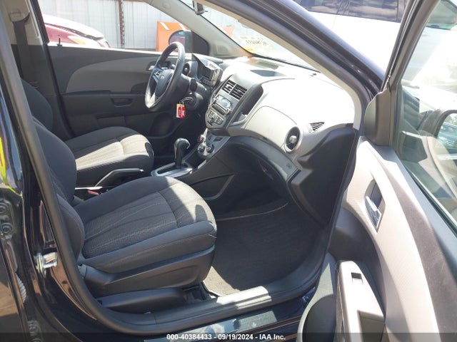 1G1JC6SH3F4210779 Chevrolet Sonic Lt Auto
