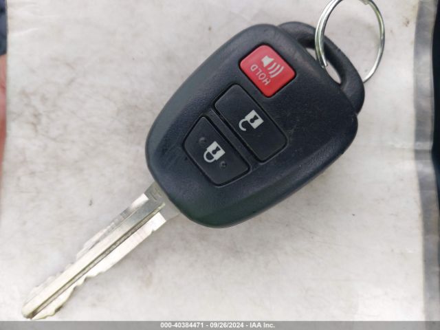 JTMBFREV5FJ047222 Toyota RAV4 LE