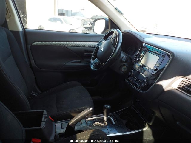 JA4AD2A33HZ035324 Mitsubishi Outlander Es