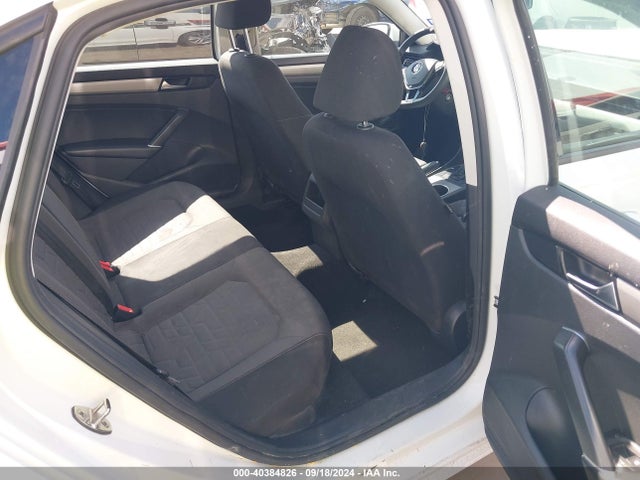 1VWAA7A35LC024328 Volkswagen Passat 2.0t S